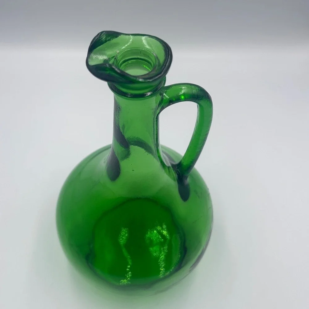 Vintage 1976 Wine World Green Glass Decanter Handled Carafe W-1044 11 Inch